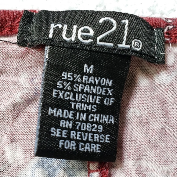 Rue21 Cold Shoulder Swing Line Top – M - Picture 4 of 5